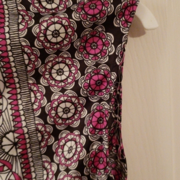 Limited Sleeveless Top - Picture 6 of 7